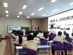 讲授设想、过程评价等环节实现人机协同